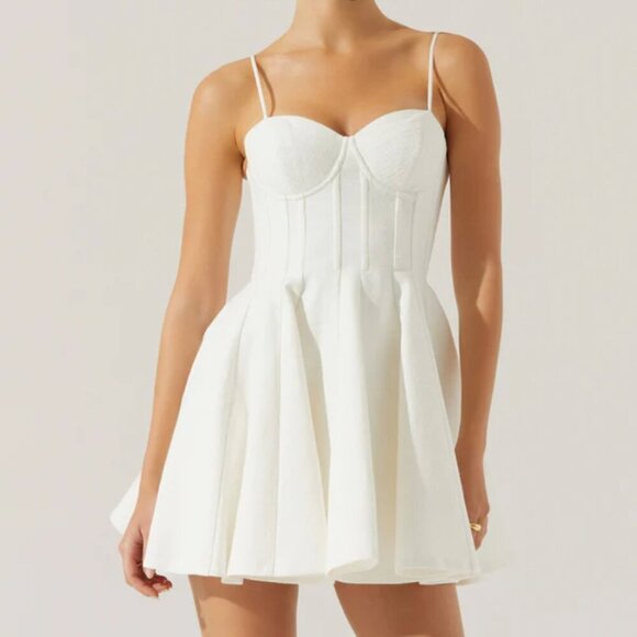 Astr Dresses & Skirts - ASTR the Label Fenna Dress in White size Medium